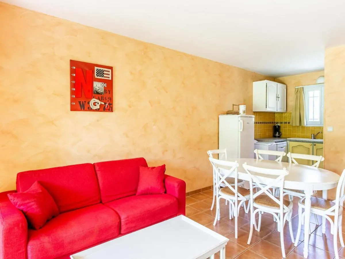 Comfortable Holiday Home With Swimming Pool Arles