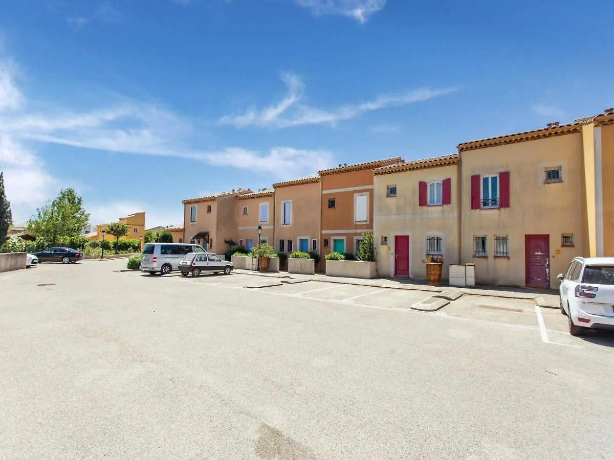 Comfortable Holiday Home With Swimming Pool Arles