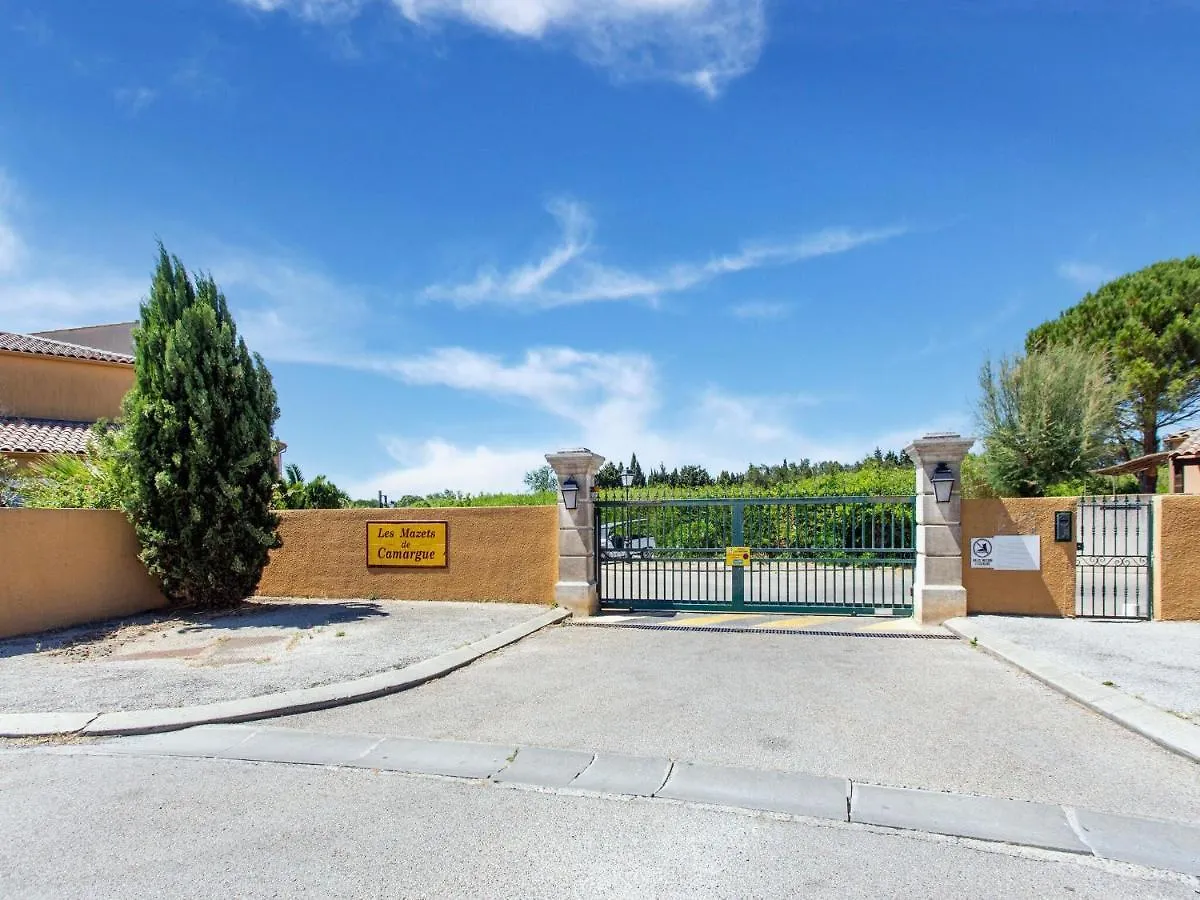 Comfortable Holiday Home With Swimming Pool Arles