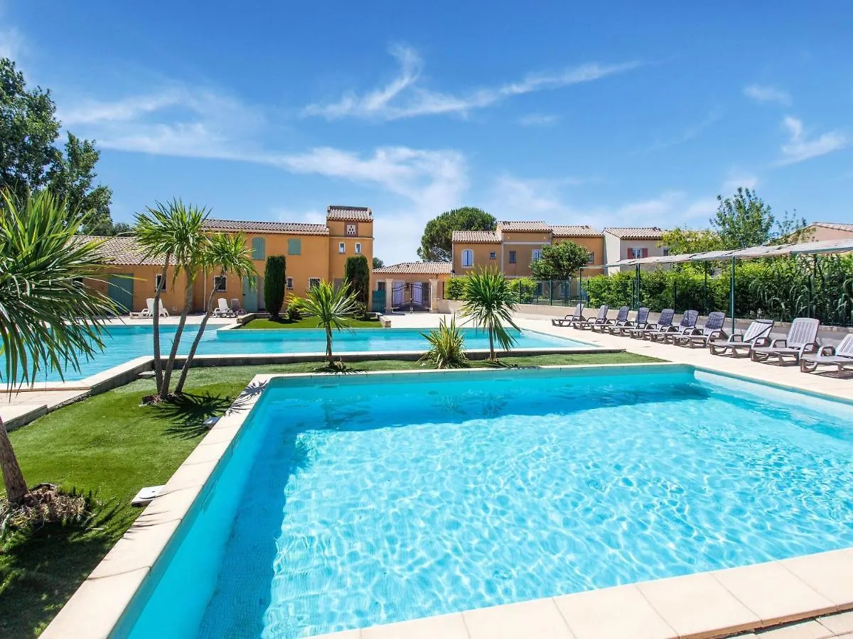 Comfortable Holiday Home With Swimming Pool Arles France