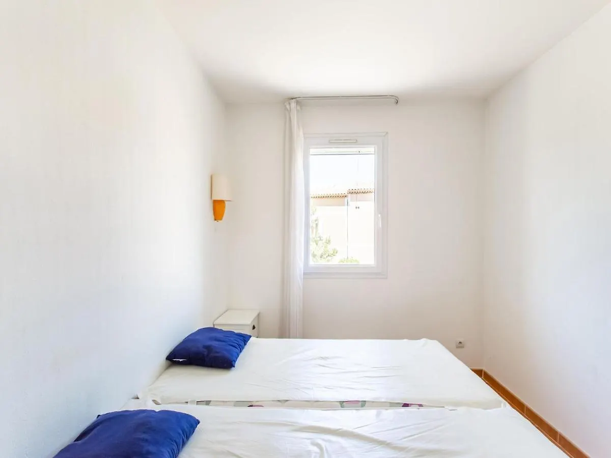 Comfortable Holiday Home With Swimming Pool Arles France