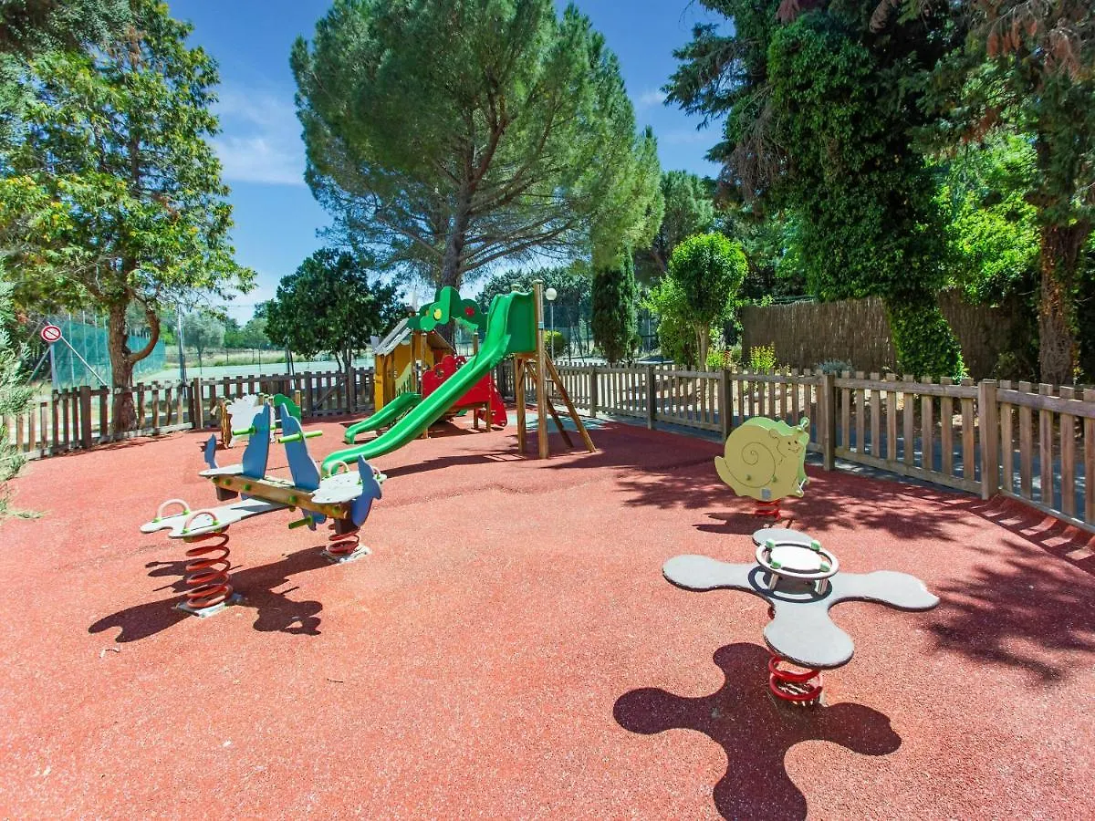 Comfortable Holiday Home With Swimming Pool Arles