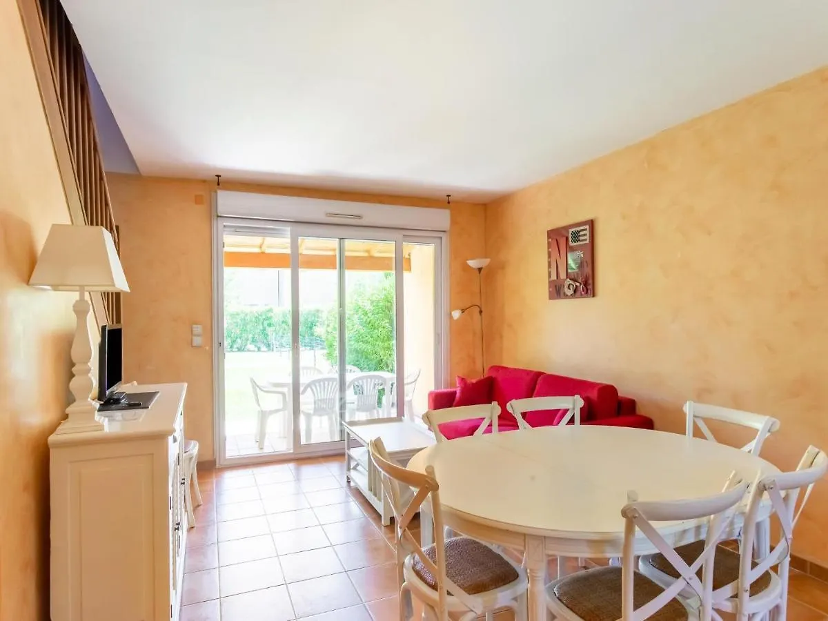 Comfortable Holiday Home With Swimming Pool Arles