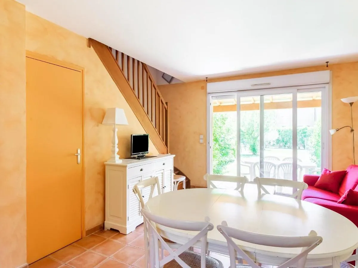 Comfortable Holiday Home With Swimming Pool Arles