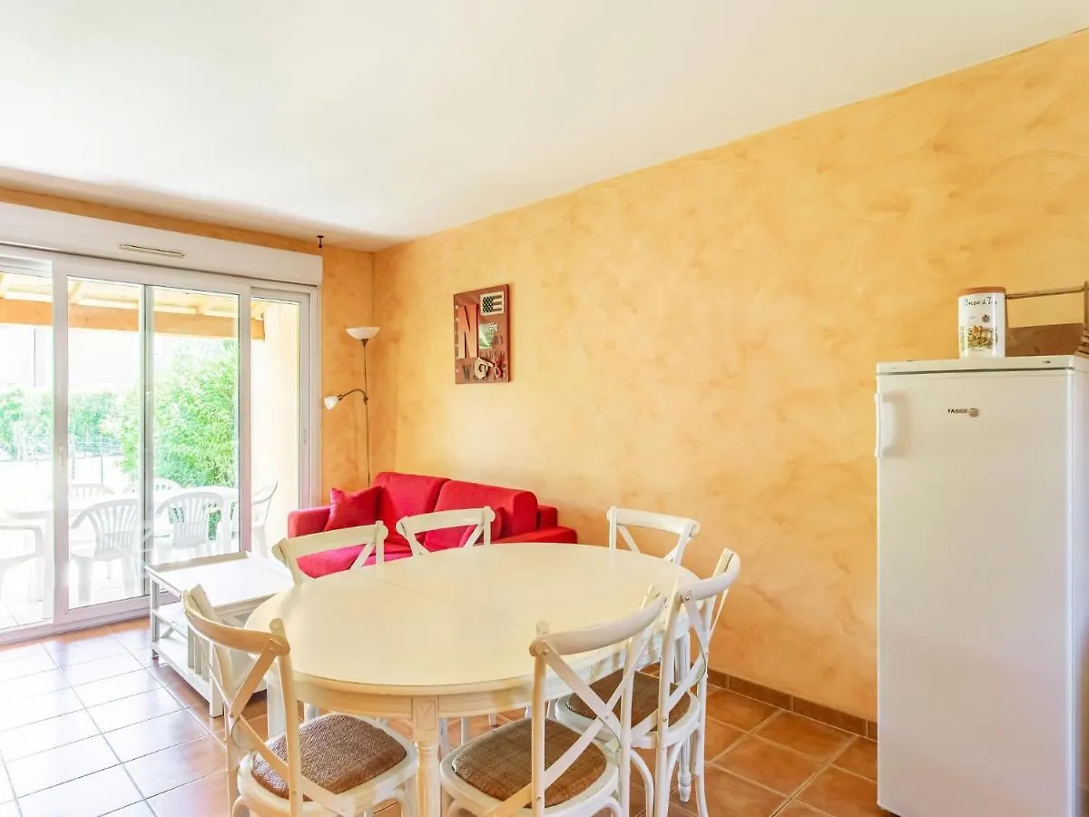 Comfortable Holiday Home With Swimming Pool Arles