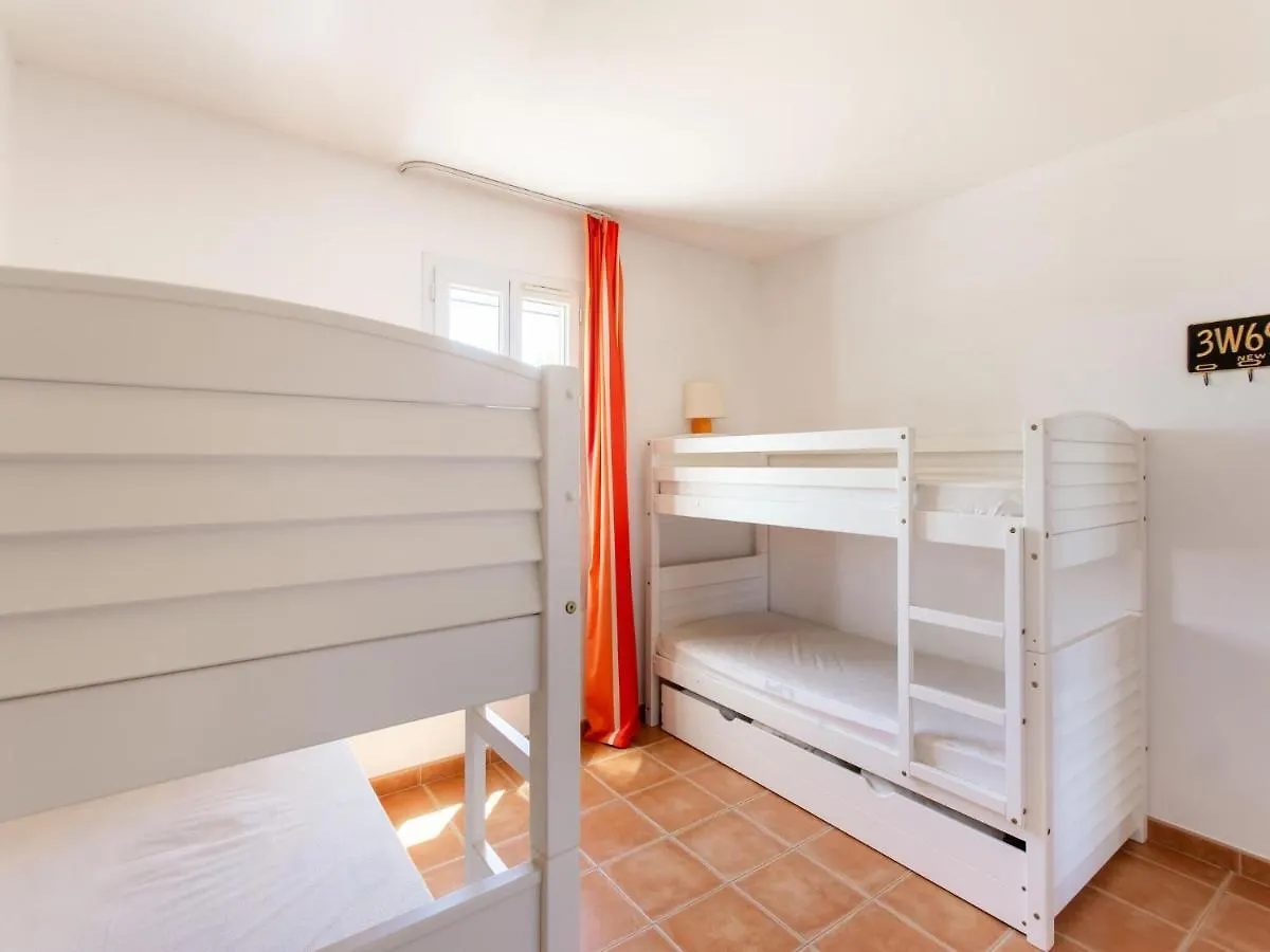 Comfortable Holiday Home With Swimming Pool Arles