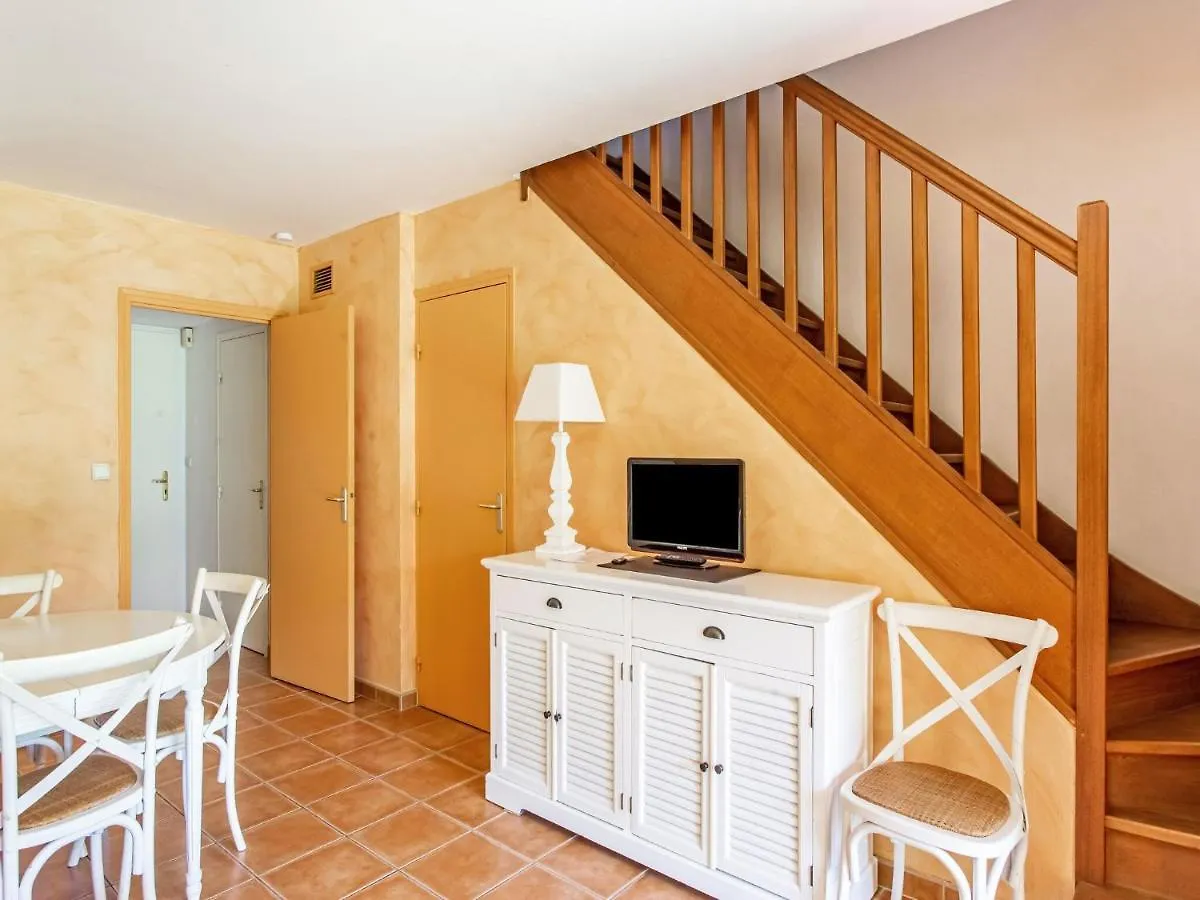 Comfortable Holiday Home With Swimming Pool Arles