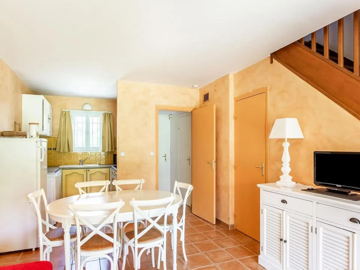 Comfortable Holiday Home With Swimming Pool Arles