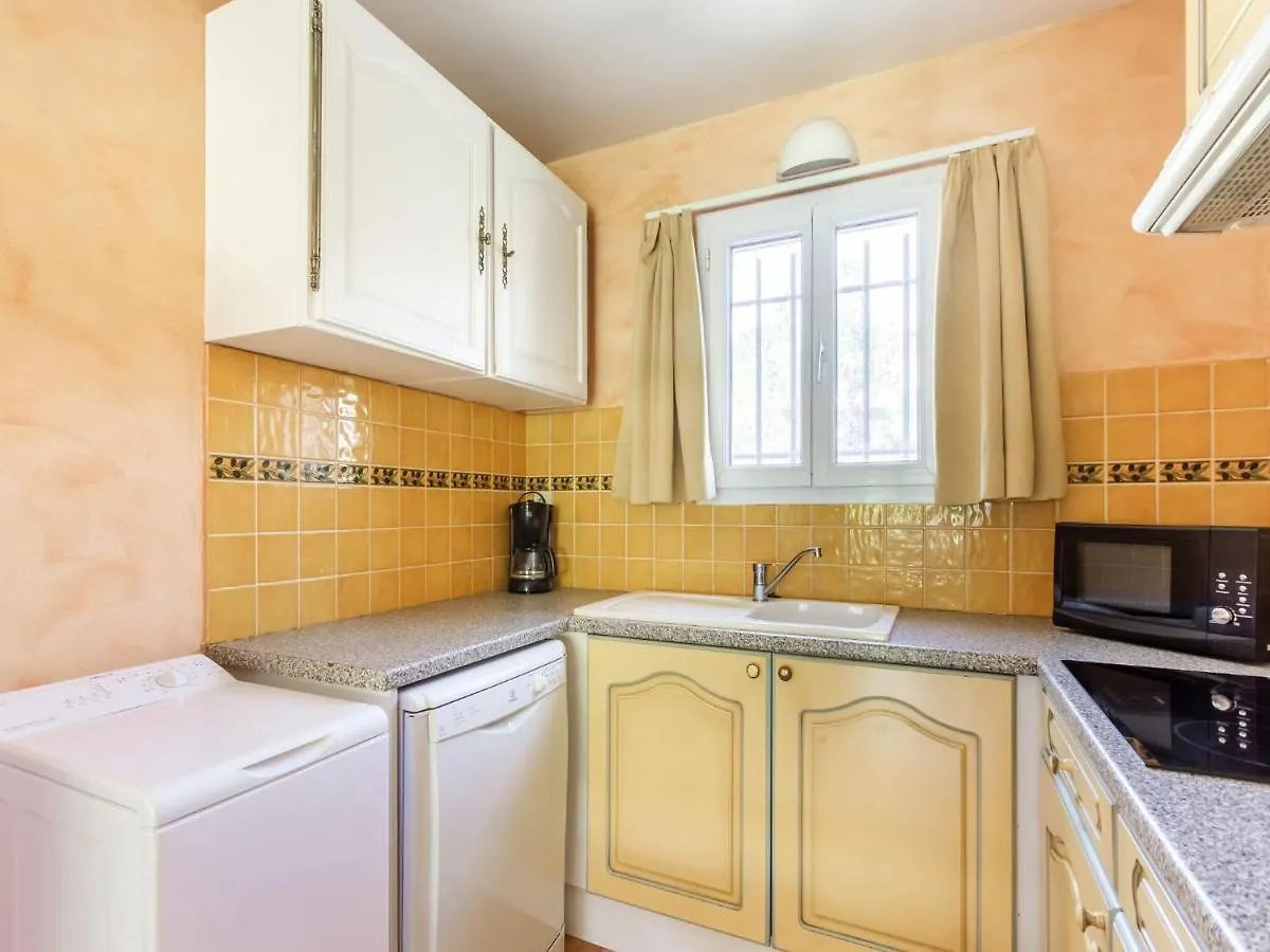 Comfortable Holiday Home With Swimming Pool Arles